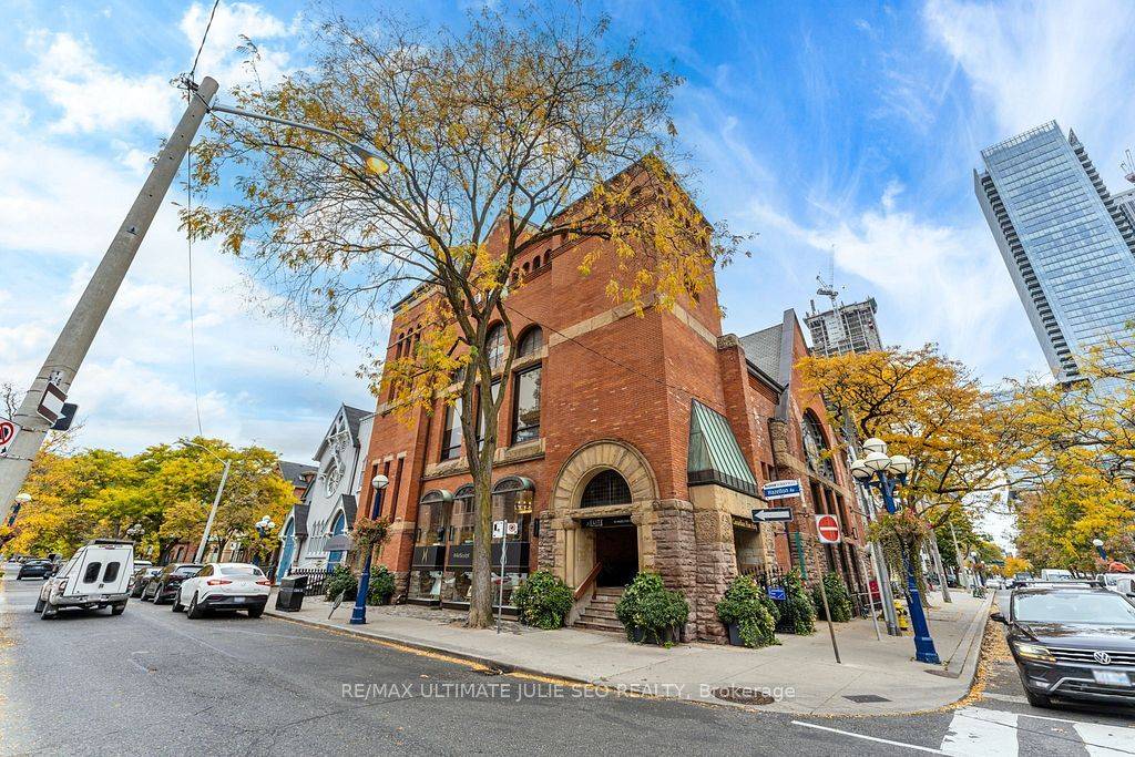 Toronto C02, ON M5R 2E3,33 Hazelton AVE #B1