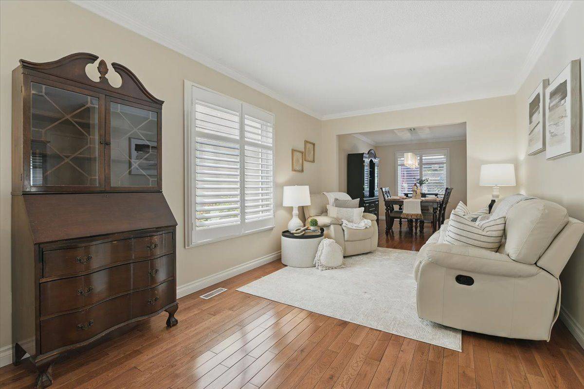 Whitby, ON L1R 2J7,42 Pinebrook CRES
