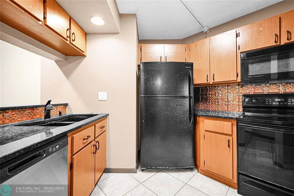 Plantation, FL 33324,10551 W Broward Blvd  #101