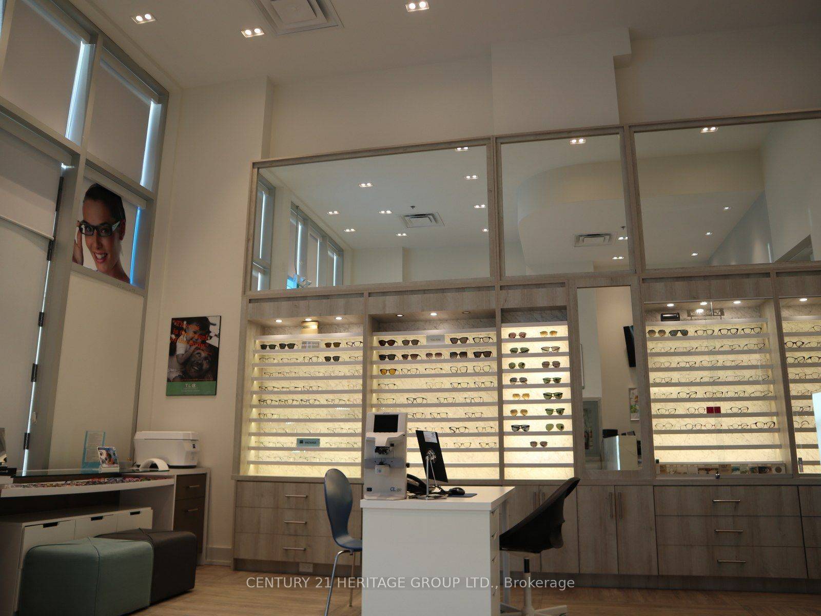 Richmond Hill, ON L4B 3V1,8763 Bayview AVE #123&125