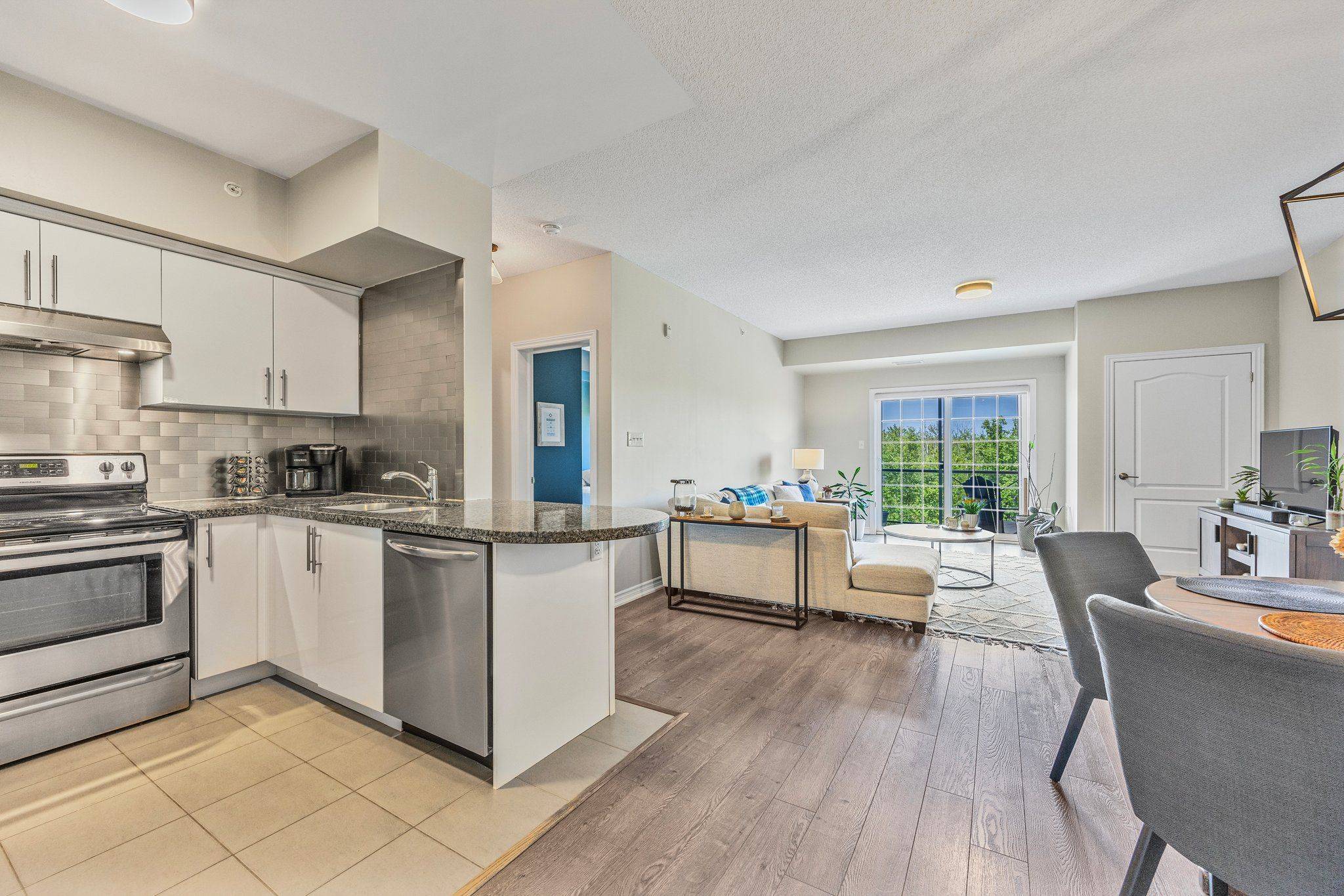Barrie, ON L4N 2L3,40 Ferndale DR S #407