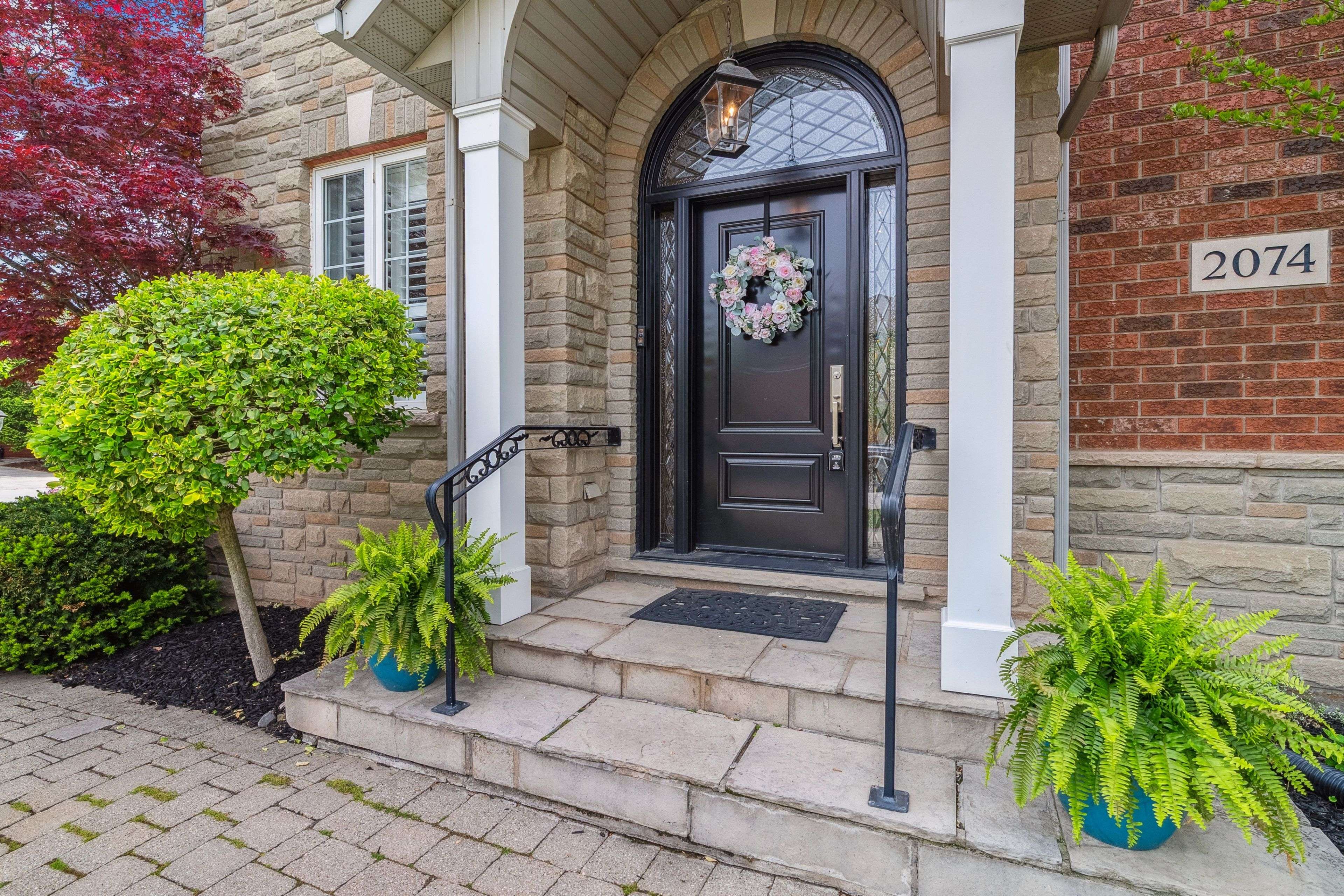 Oakville, ON L6M 4C7,2074 SPRINGDALE RD