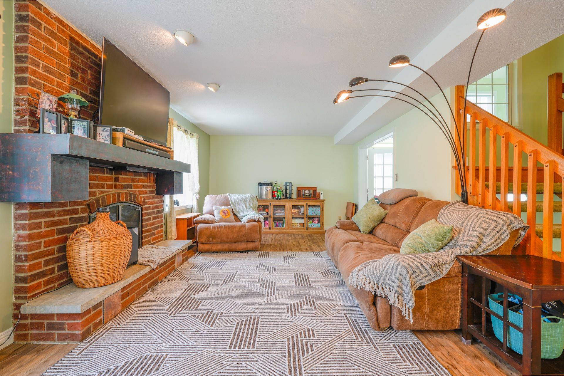 Gananoque, ON K7G 3A8,465 William ST S