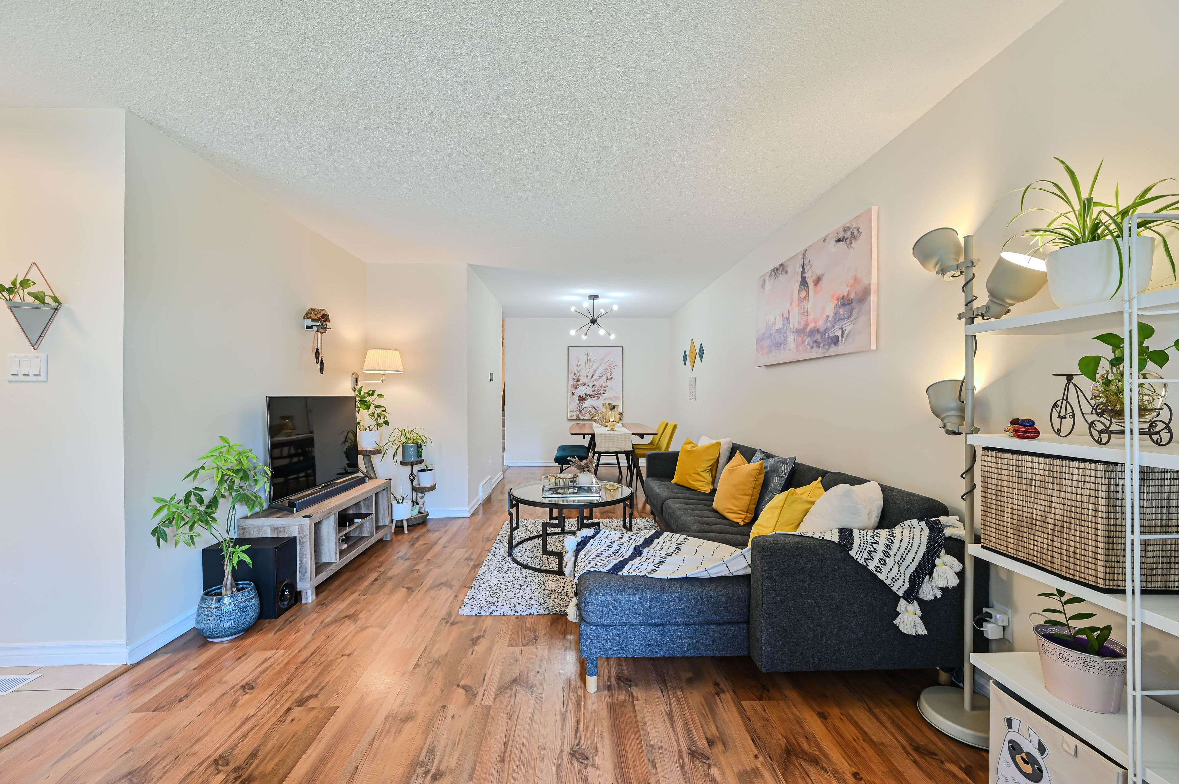 Hamilton, ON L9C 6R2,307 Magnolia DR
