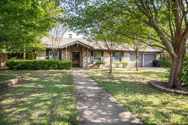 1225 Crestwood Drive, Cleburne, TX 76033