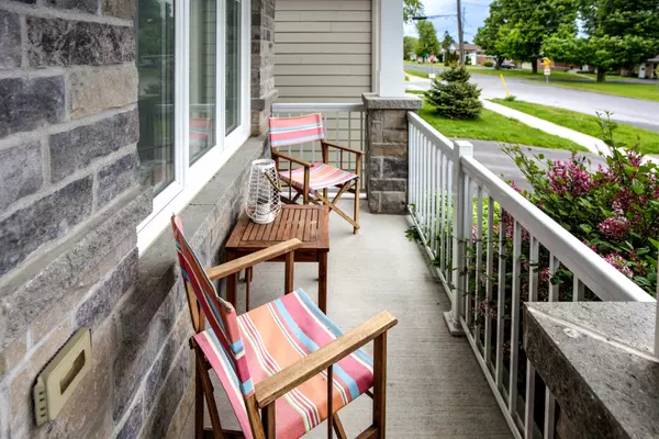 Loyalist, ON K7N 0C8,18 J Manitou CRES E