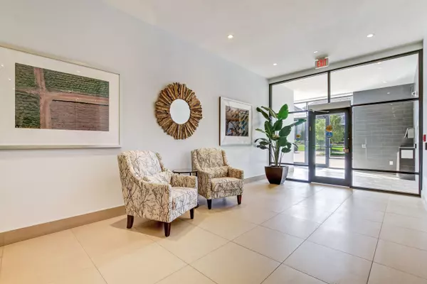 London North, ON N6G 0P6,240 Villagewalk BLVD #512