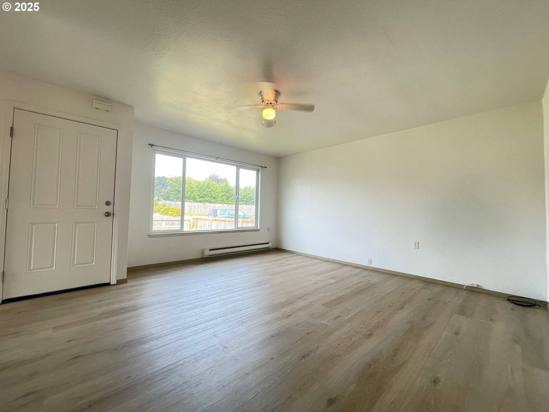 Bandon, OR 97411,755 735 BLUFF AVE
