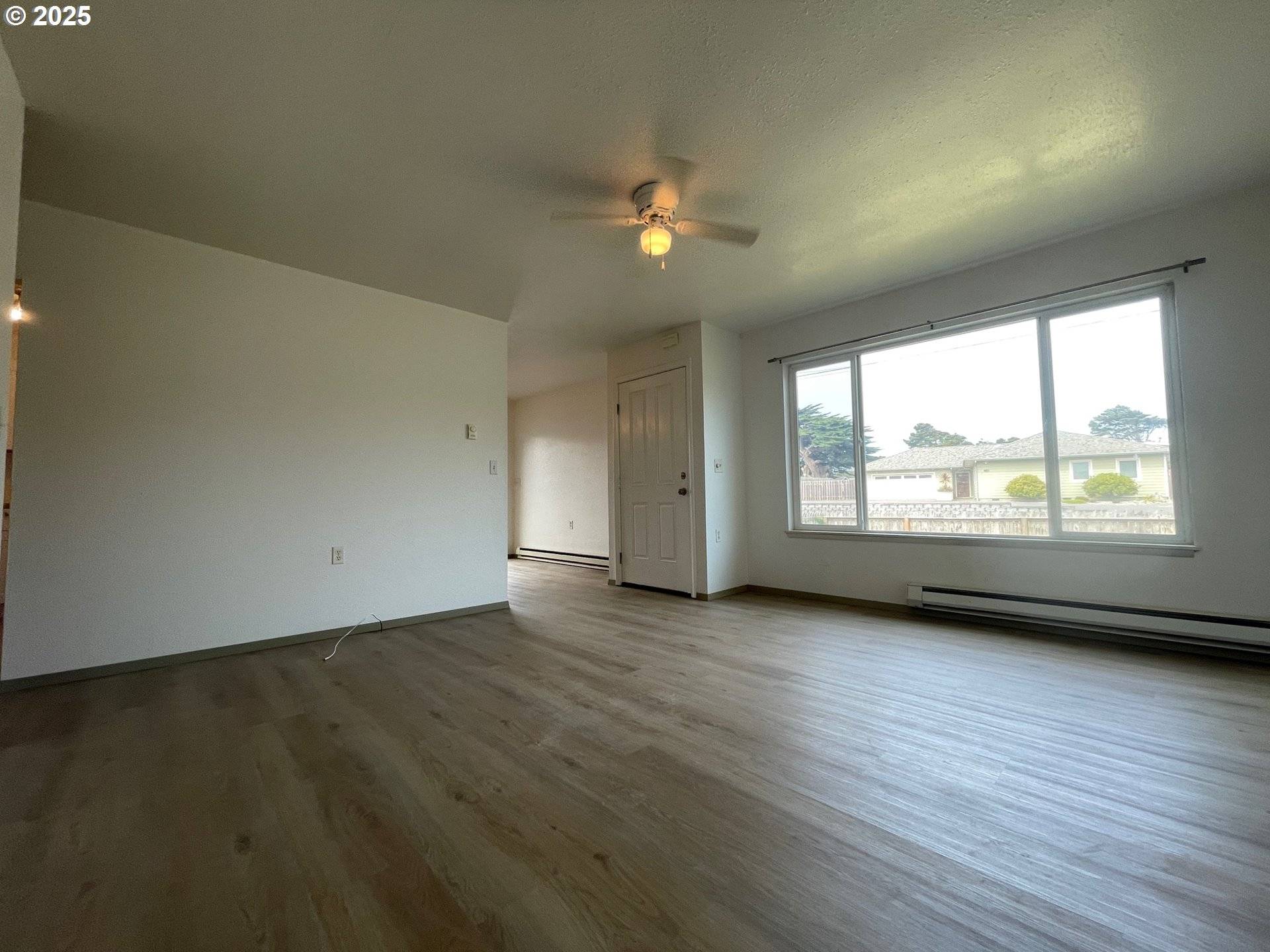 Bandon, OR 97411,755 735 BLUFF AVE
