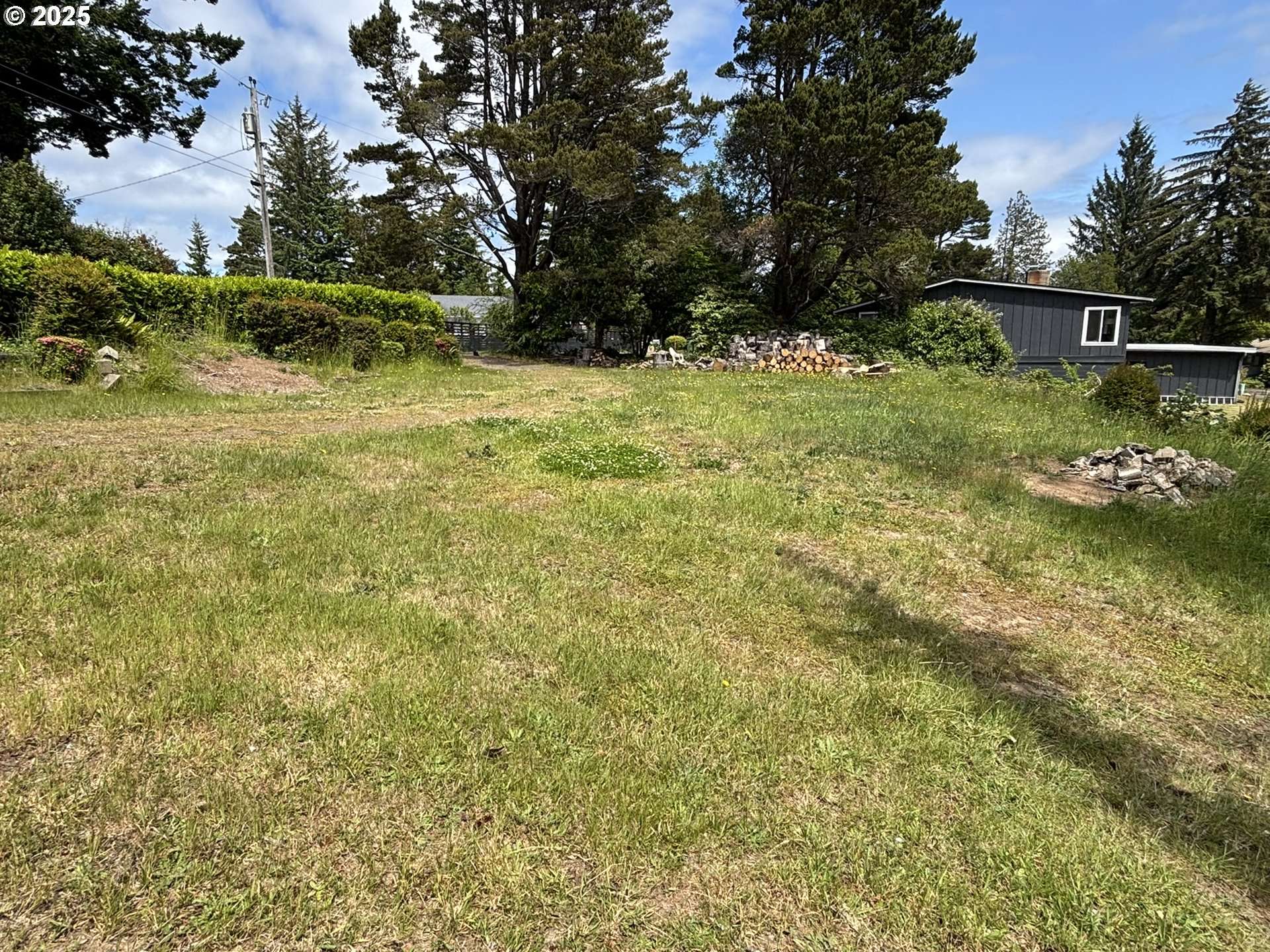Florence, OR 97439,4922 LAKE SHORE DR