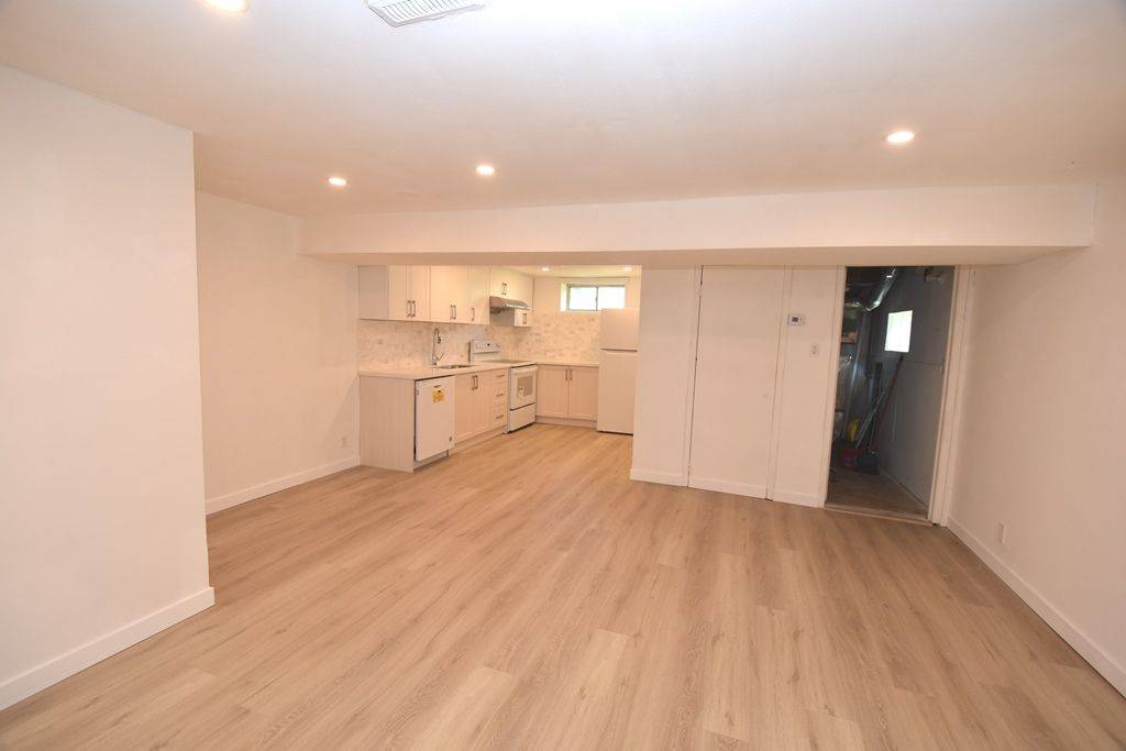 Clarington, ON L1C 2H4,75 Bradshaw ST #B
