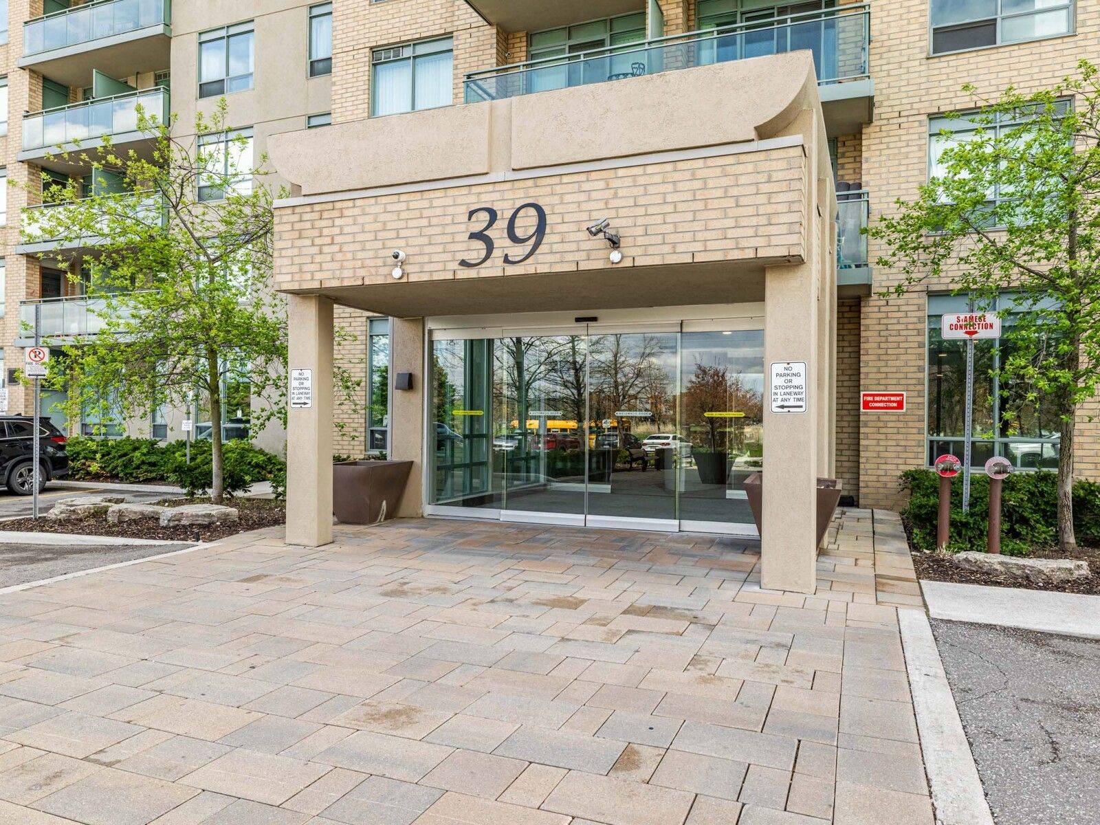 Richmond Hill, ON L4B 4T9,39 Oneida CRES #605