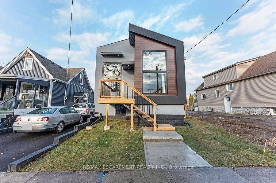 Hamilton, ON L8H 3J6,209 Grenfell ST