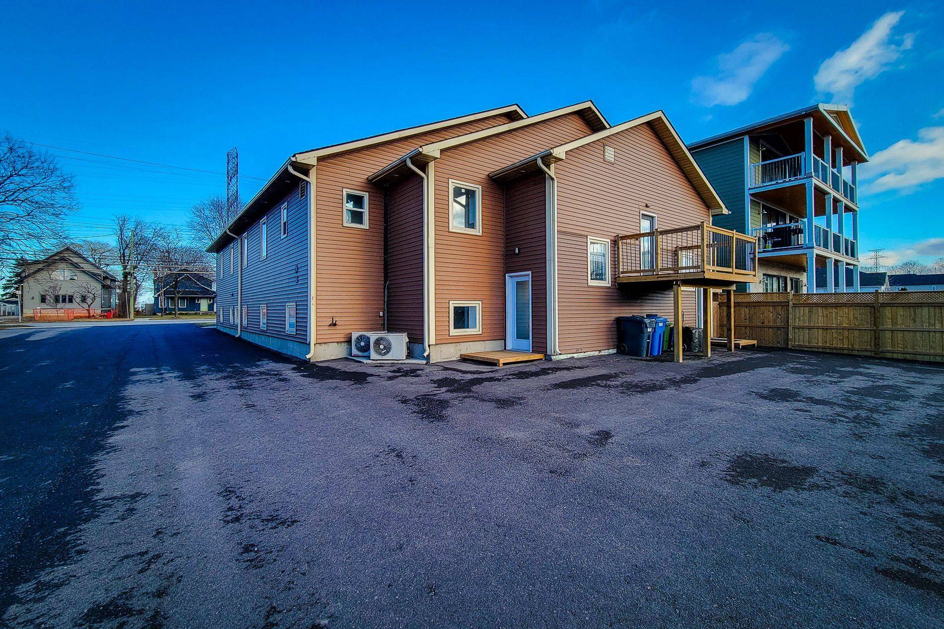 Hamilton, ON L8H 6V9,180 Beach BLVD