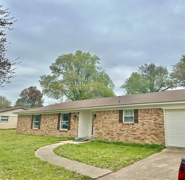 1905 College Street,  Sulphur Springs,  TX 75482