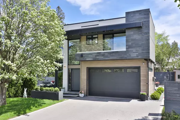31 Overton CRES, Toronto C13, ON M3B 2V4