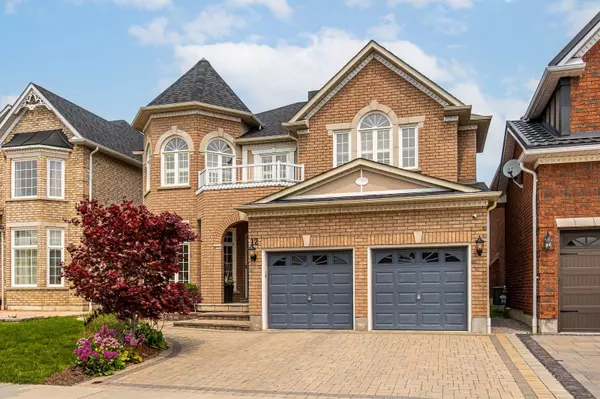 12 Driscoll DR, Ajax, ON L1T 0J1
