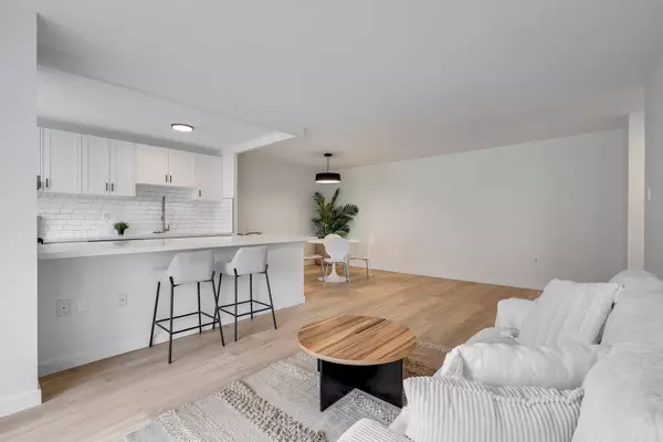 Brampton, ON L6T 3X8,4 Kings Cross RD #308