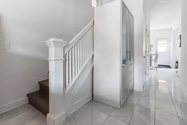 Hamilton, ON L8M 2T6,79 Fairholt RD S