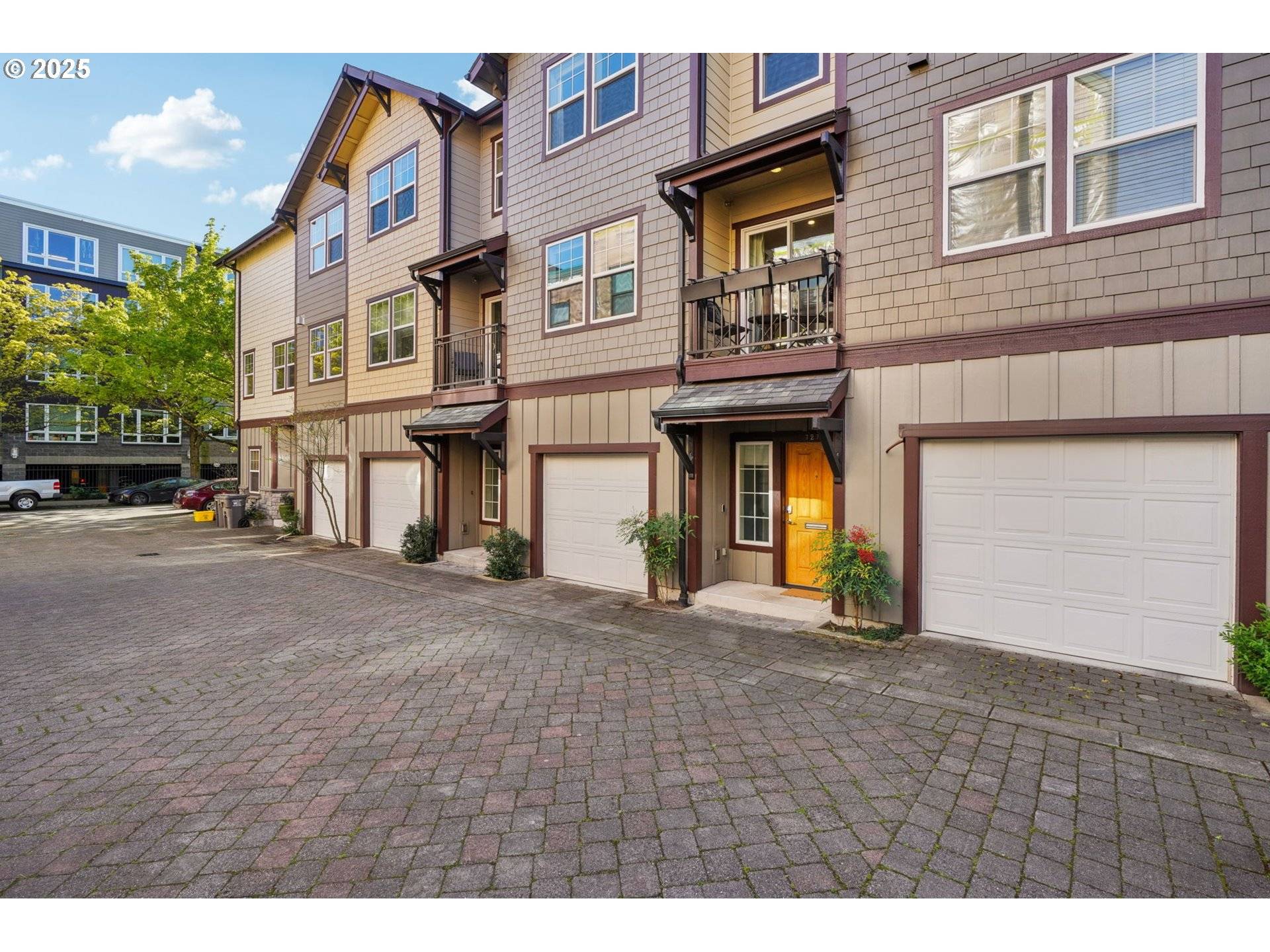 Portland, OR 97214,727 SE 33RD PL #21