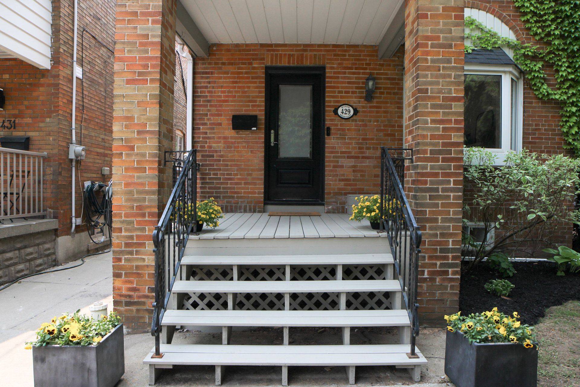 Toronto C10, ON M4S 1T2,429 Manor RD E