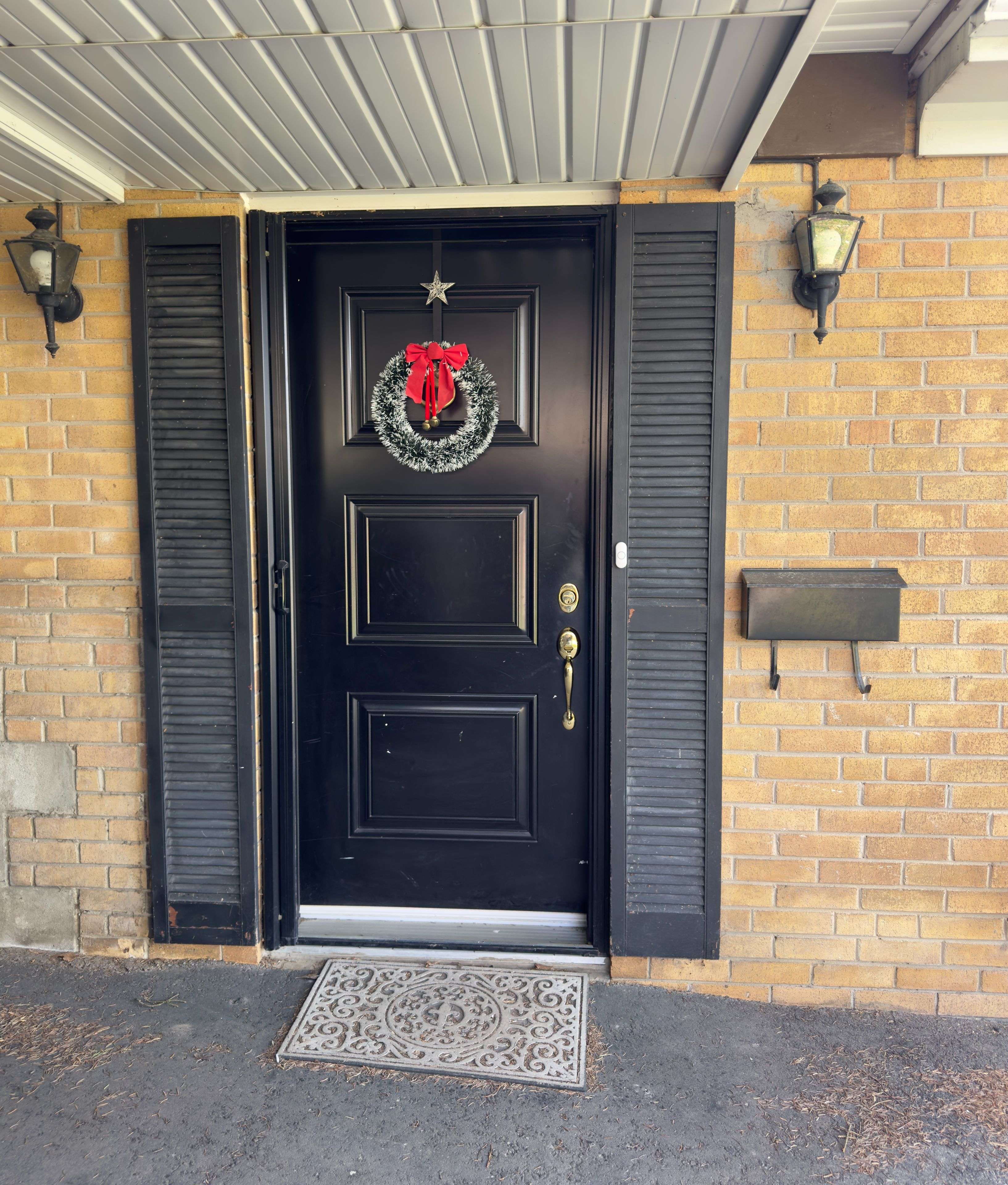 Aurora, ON L4G 2X7,19 Huron CT