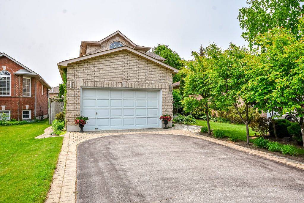 19 Taylor DR, Barrie, ON L4N 8K6