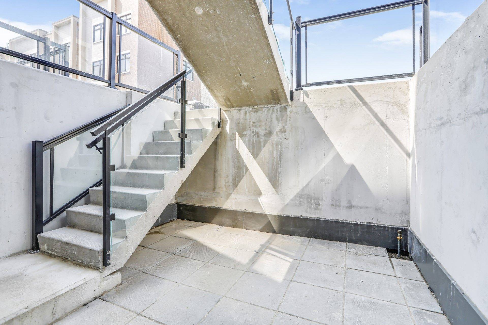 Mississauga, ON L5G 0C6,1075 Douglas McCurdy Comm RD #152