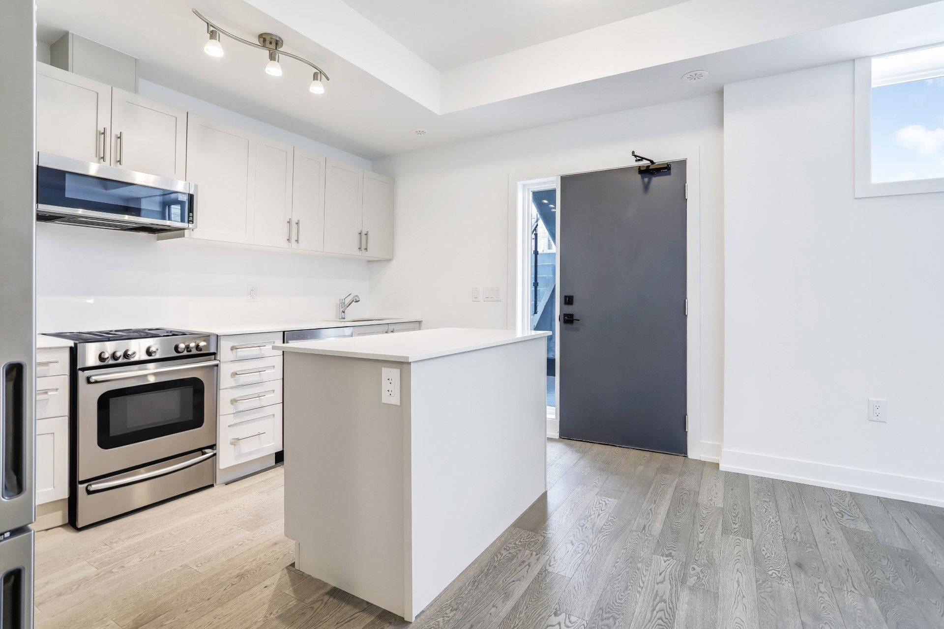 Mississauga, ON L5G 0C6,1075 Douglas McCurdy Comm RD #152