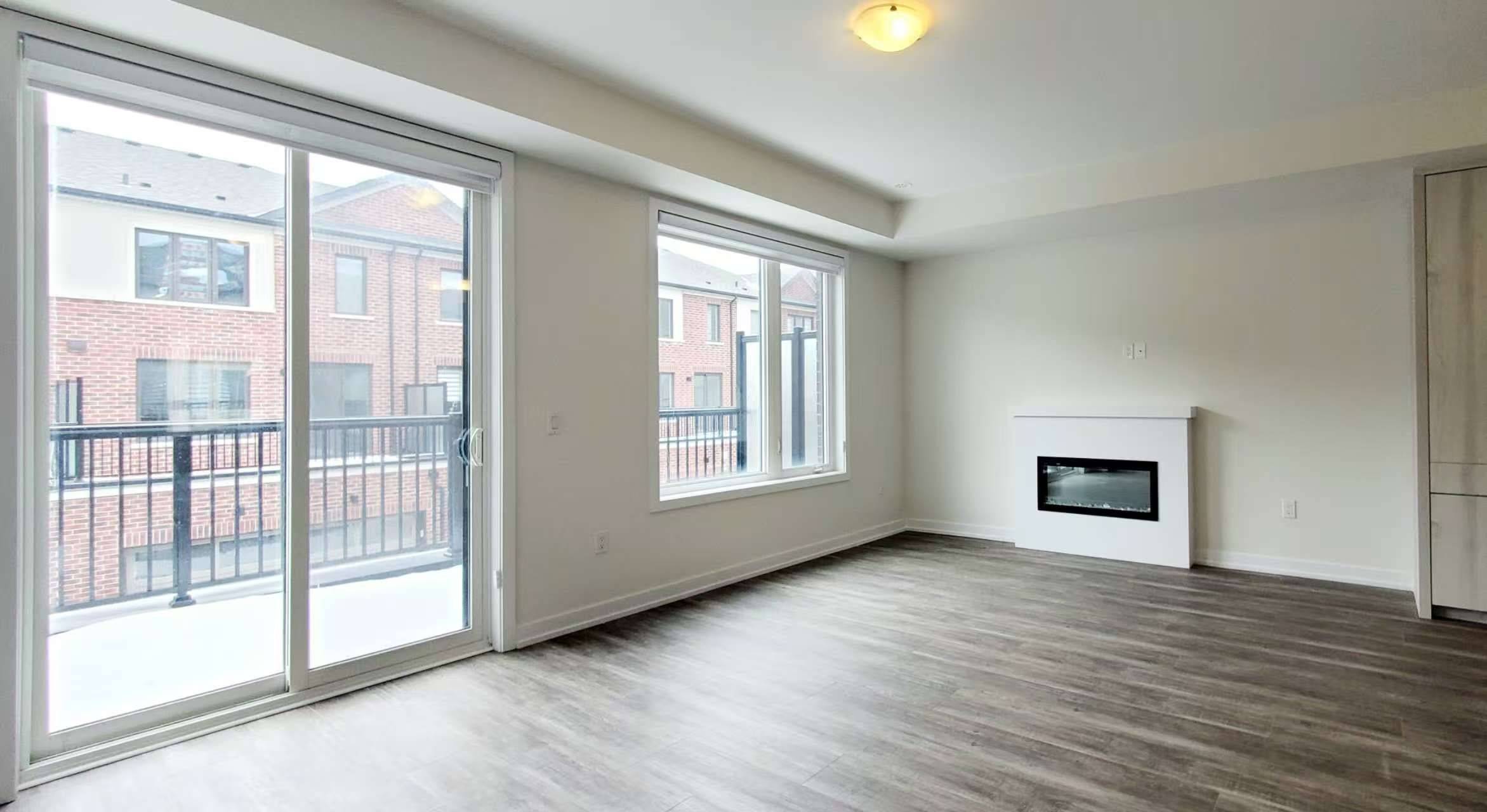Oakville, ON L6M 5P3,1359 Kobzar DR