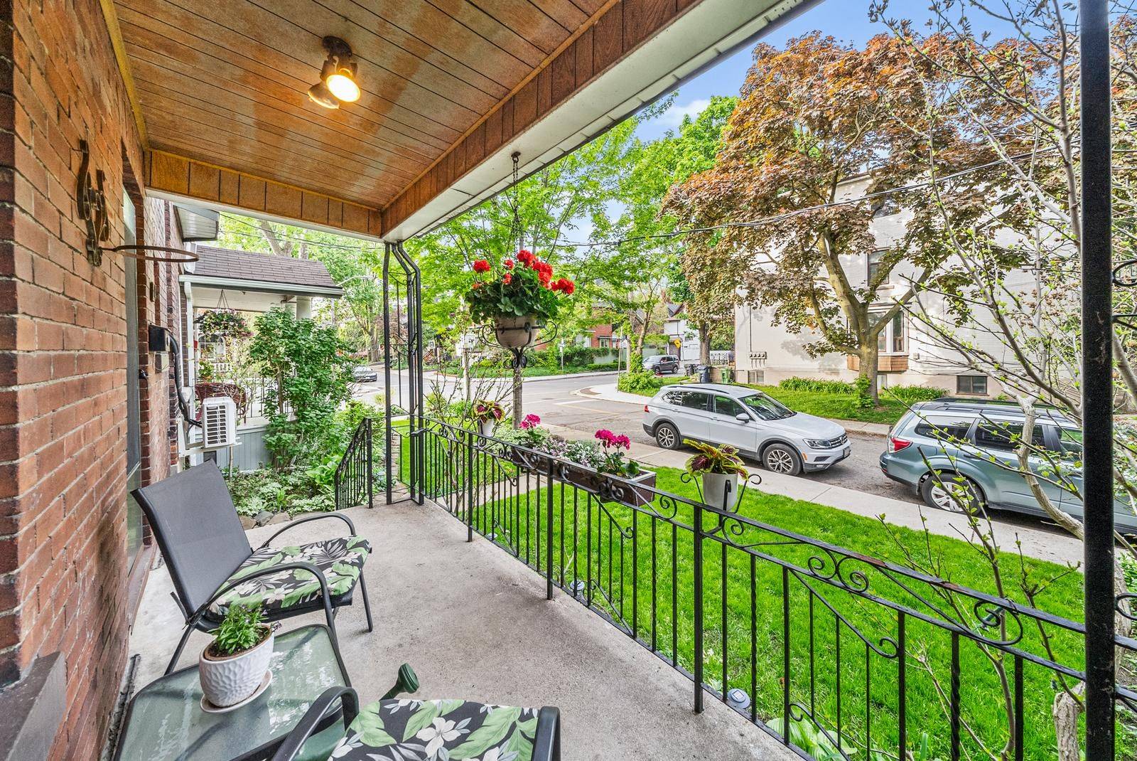 Toronto W01, ON M6K 2N2,10 Cowan AVE