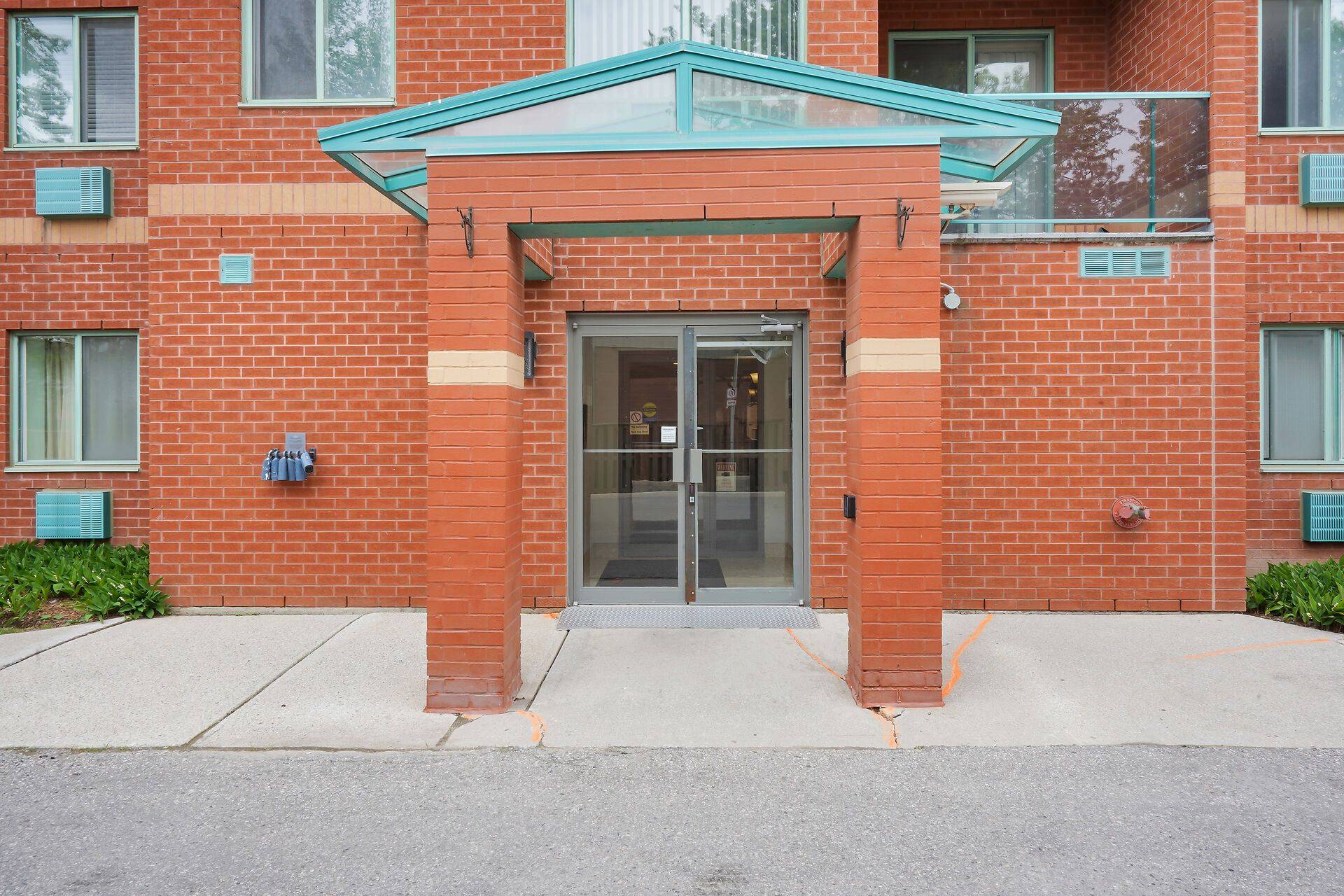 London South, ON N6J 4X6,76 BASE LINE RD W #302