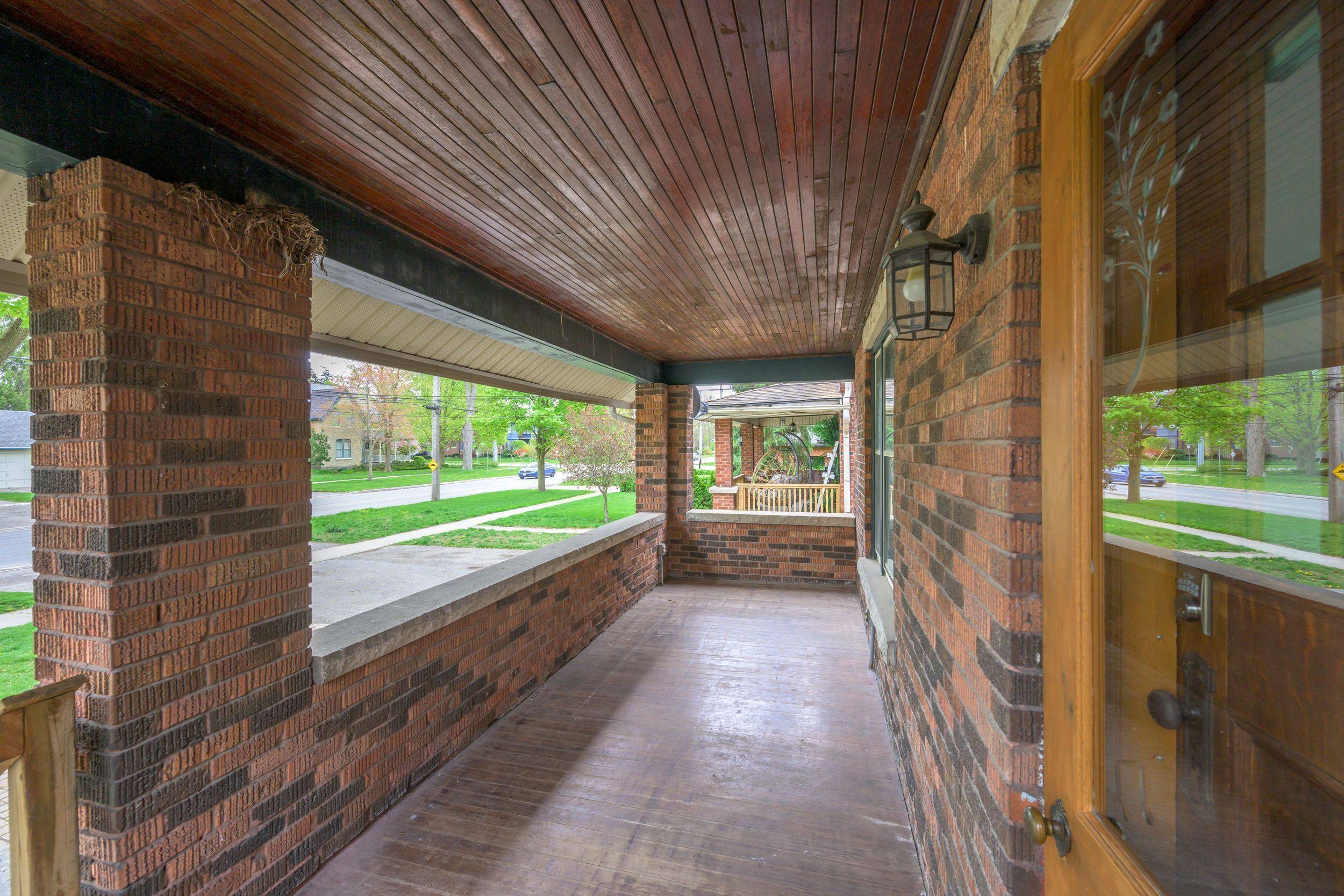 London East, ON N6A 3W8,883 WATERLOO ST