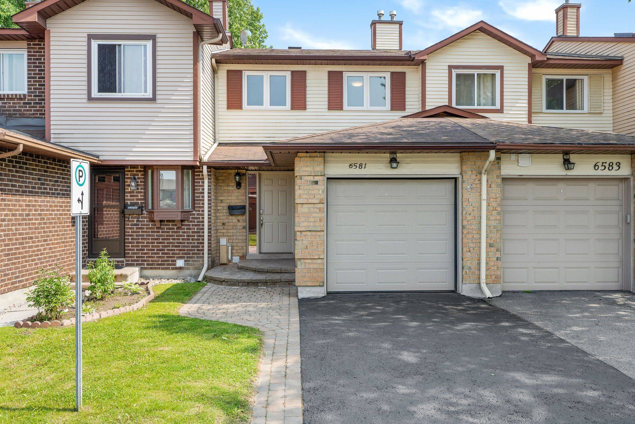 Orleans - Convent Glen And Area, ON K1C 3E4,6581 Colony SQ #4