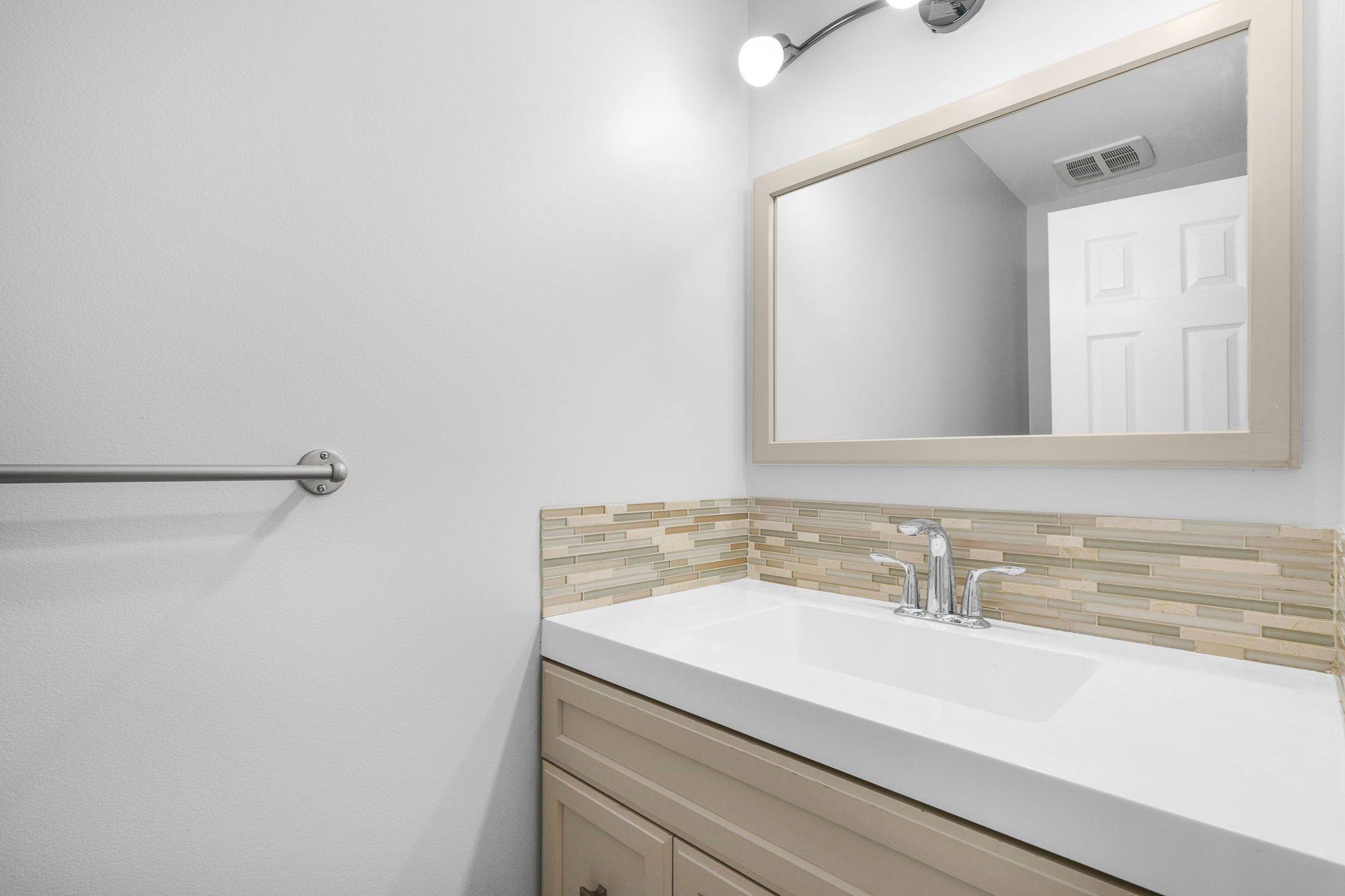 Orleans - Convent Glen And Area, ON K1C 3E4,6581 Colony SQ #4