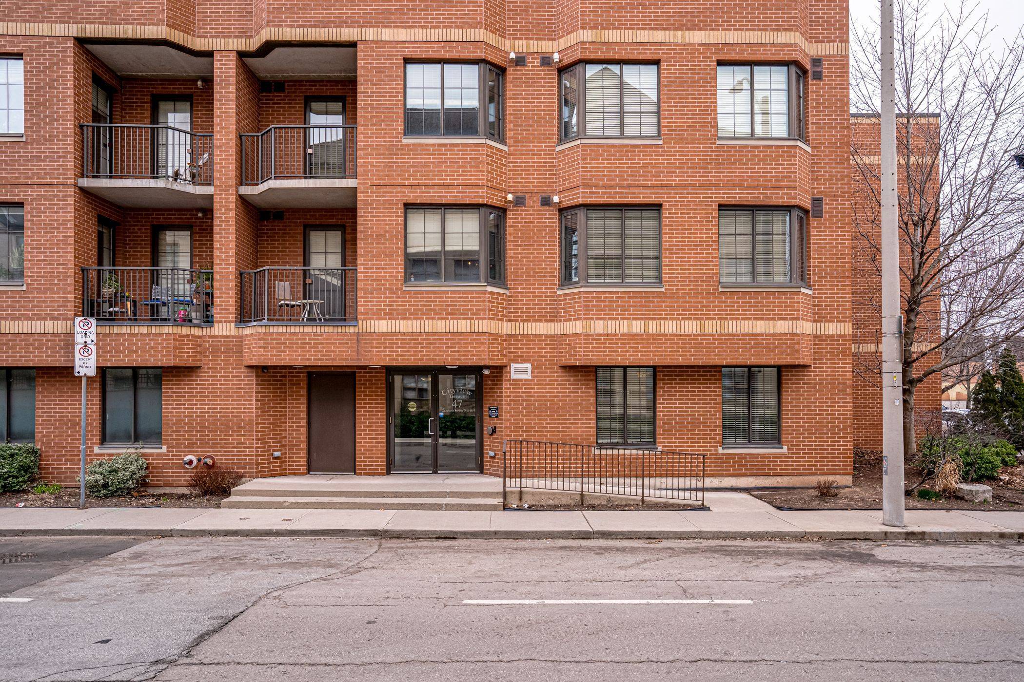 Hamilton, ON L8R 2R6,47 Caroline ST N #210