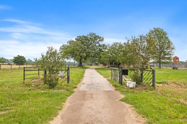 529 An County Road 2304, Tennessee Colony, TX 75861