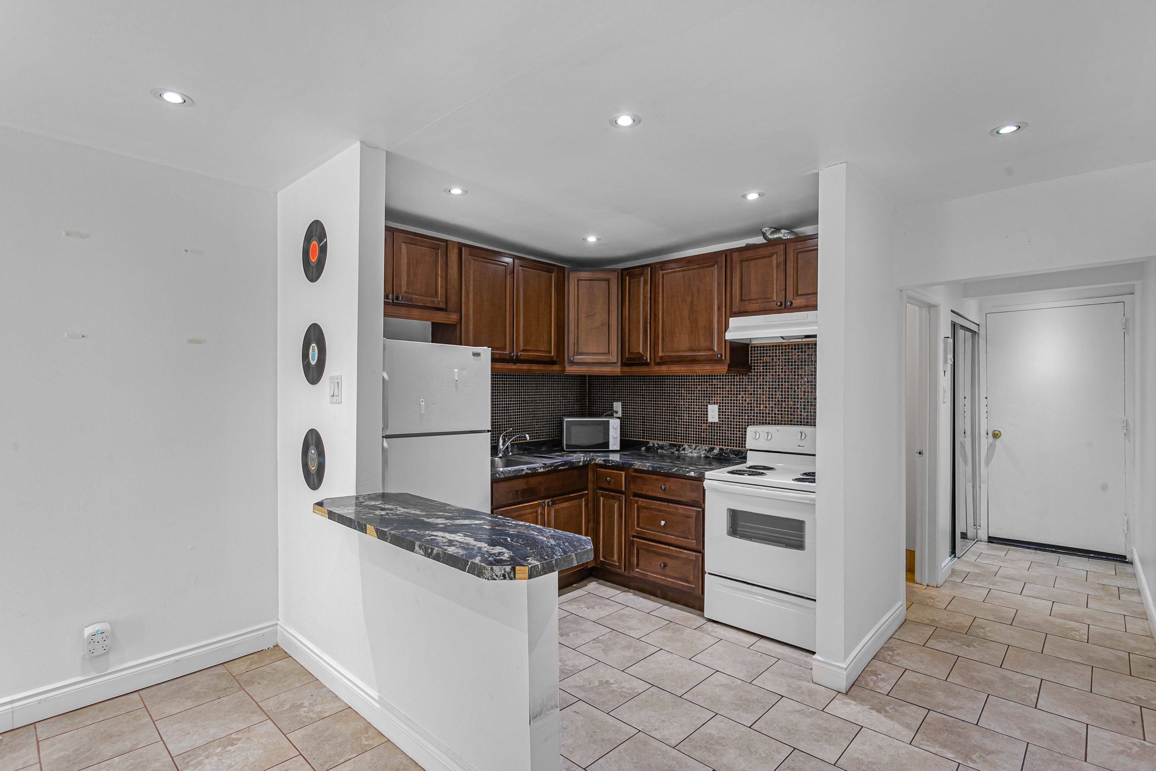 Toronto C08, ON M5A 3A4,272 Parliament ST #1
