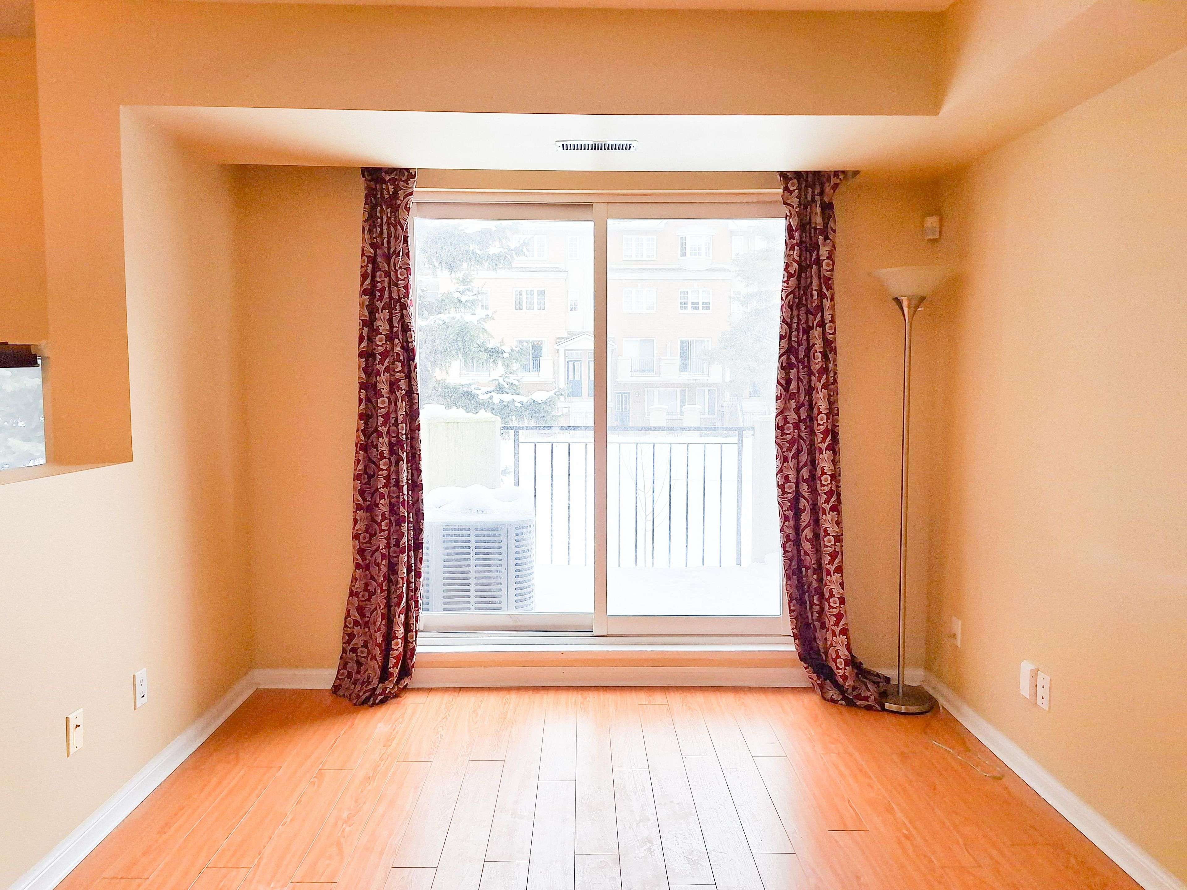 Toronto C14, ON M2N 6V5,821 Grandview WAY