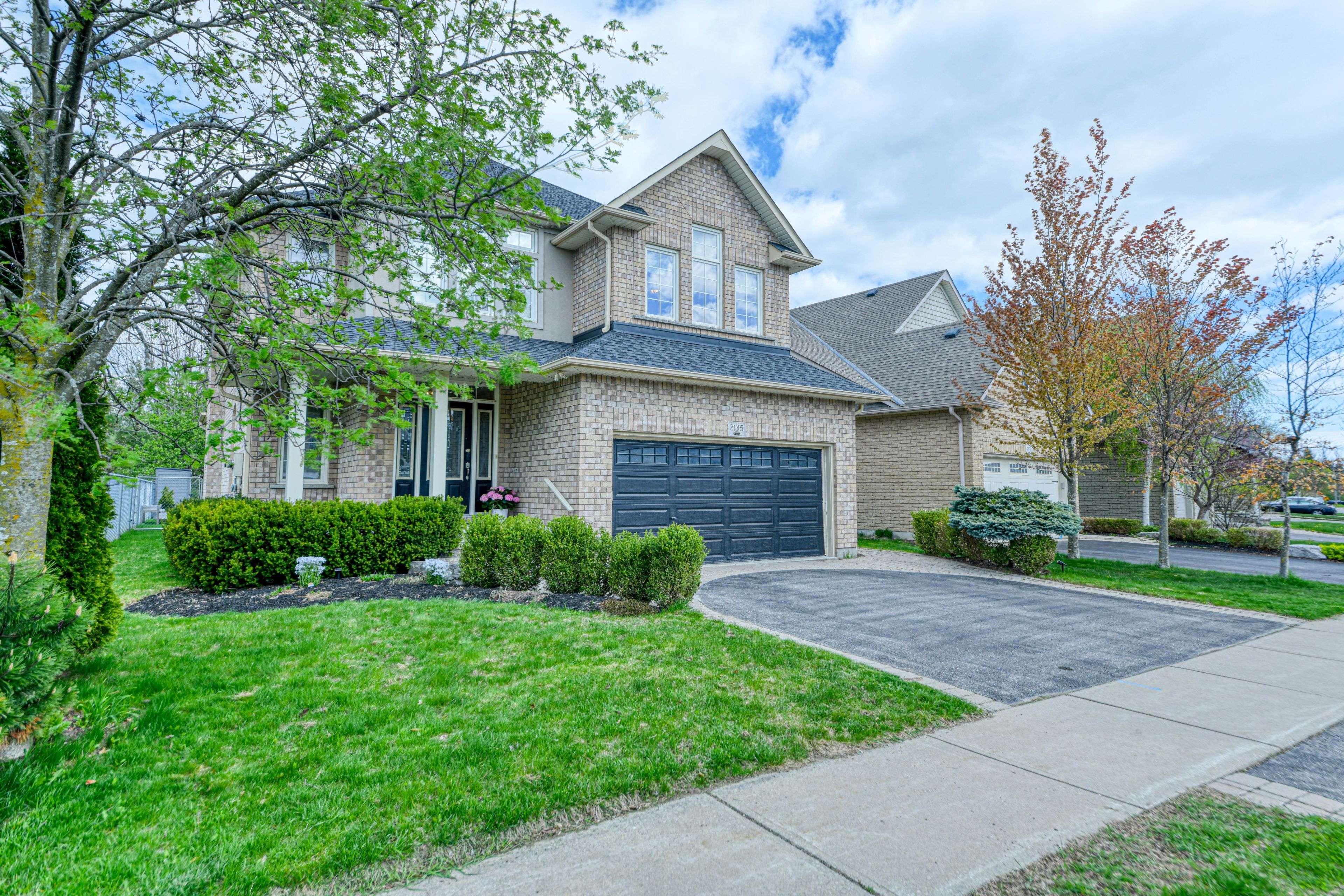 Oshawa, ON L1L 0B2,2135 Avalon CT