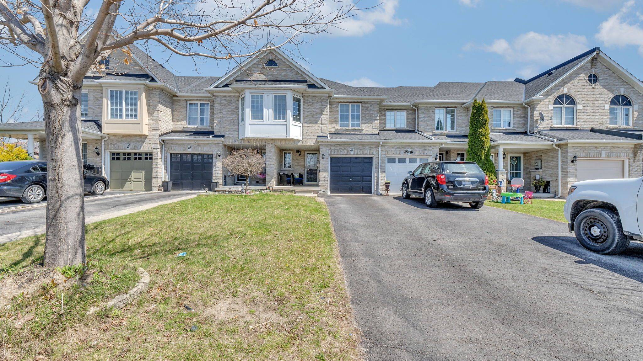Whitby, ON L1R 3N9,42 Odessa CRES