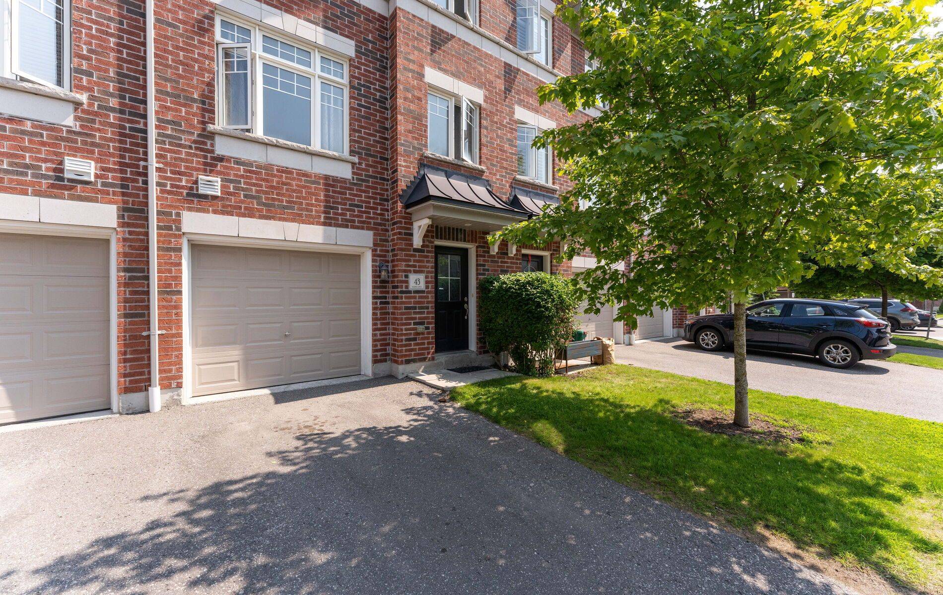 Clarington, ON L1C 0S4,43 Streathern WAY