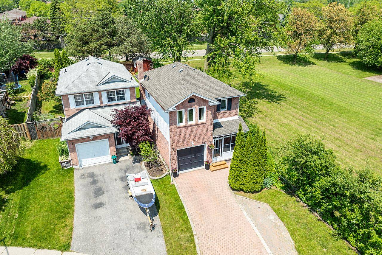 Oshawa, ON L1J 7W2,227 Lichen CRES