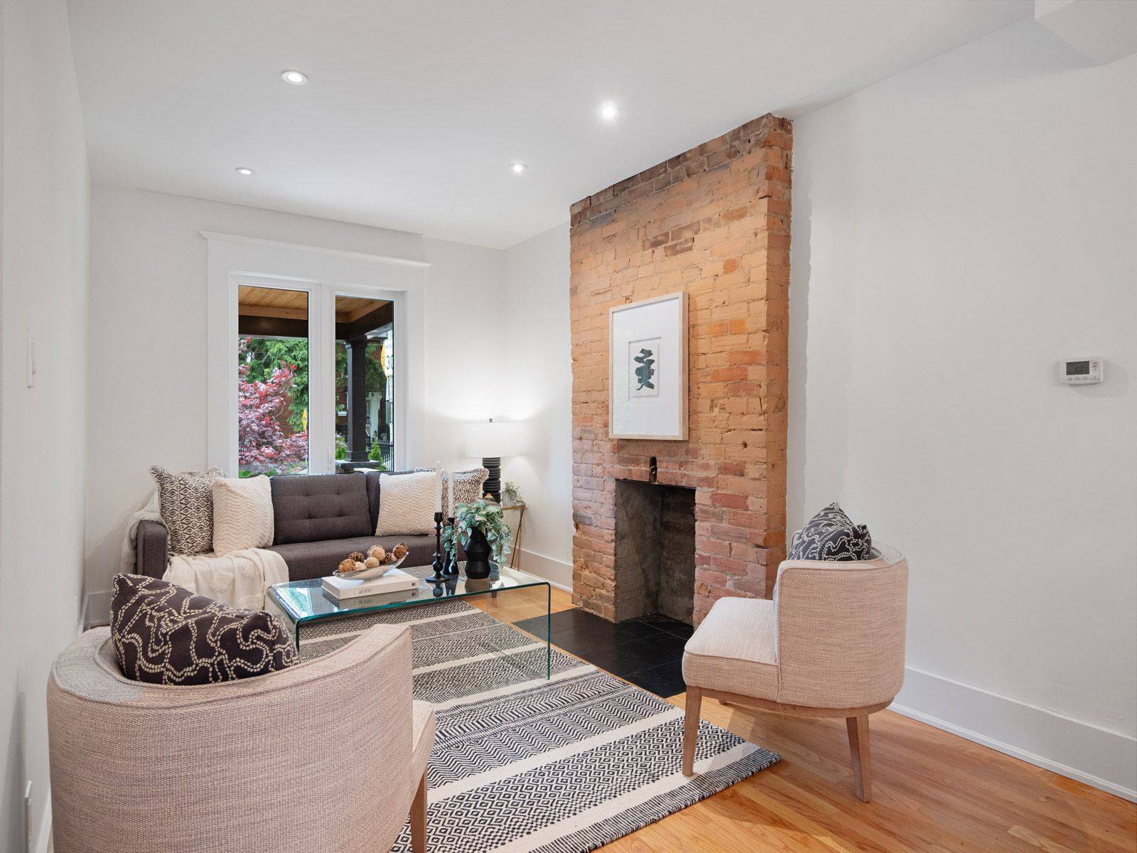 Toronto W02, ON M6P 3V5,193 Campbell AVE