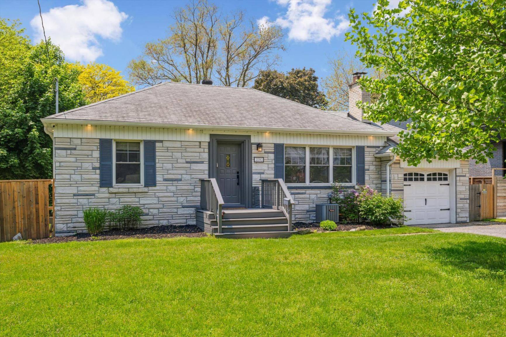 Mississauga, ON L4Y 1V2,2090 Courtland CRES