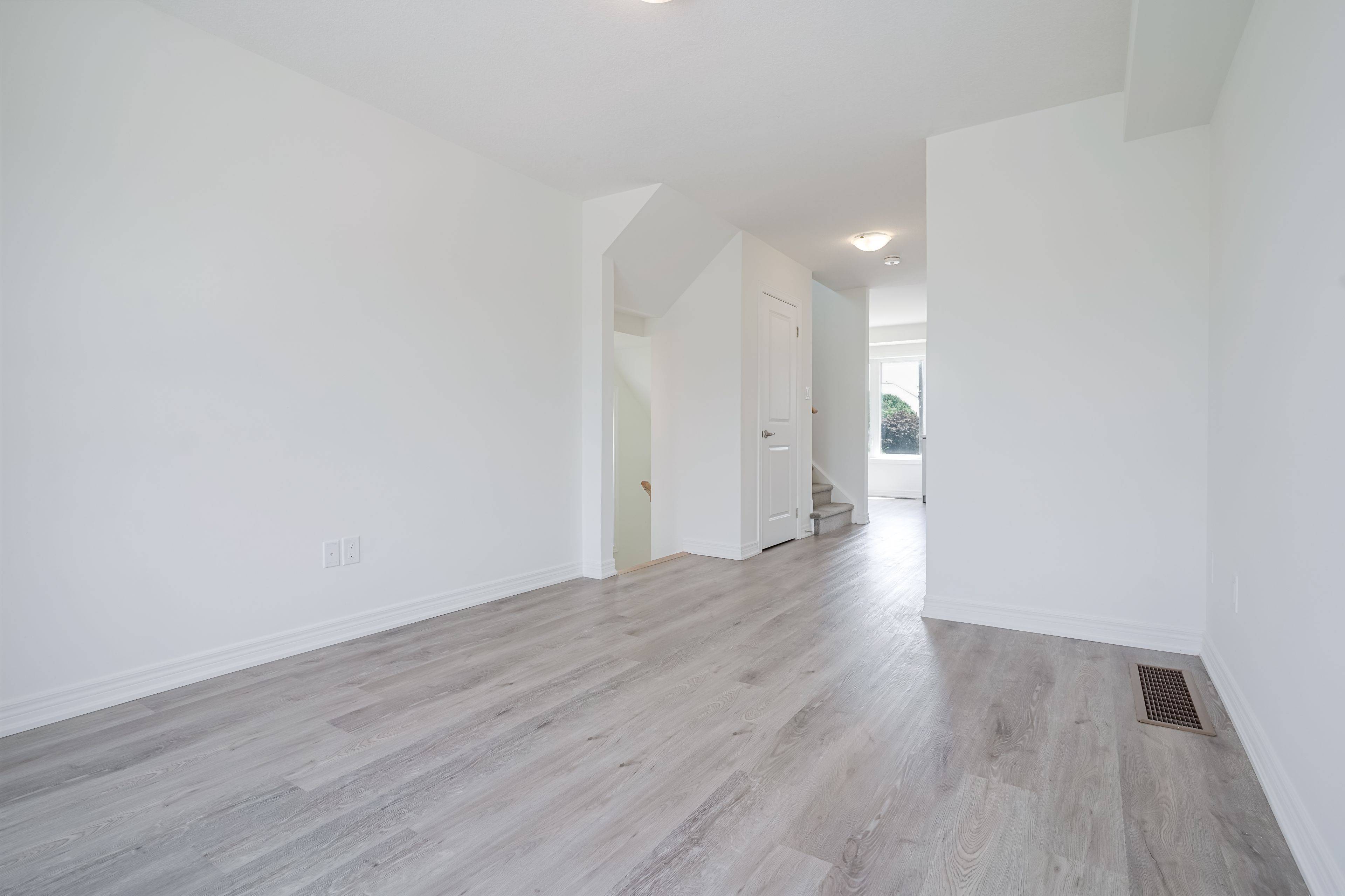 Hamilton, ON L8H 0B5,38 Reid AVE N