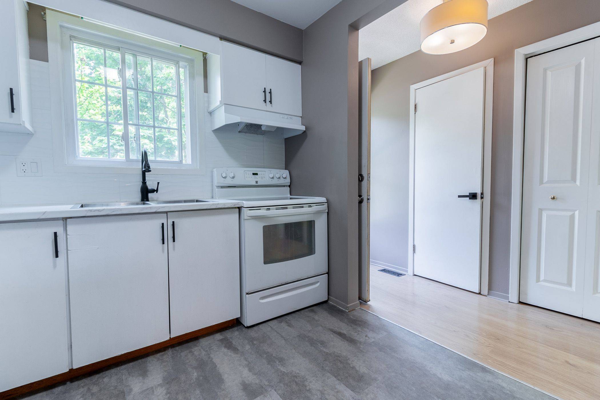 Welland, ON L3C 6C3,102 SILVAN DR #8