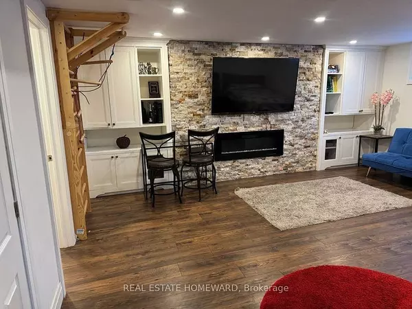13 Devins DR #Lower, Aurora, ON L4G 2Z2