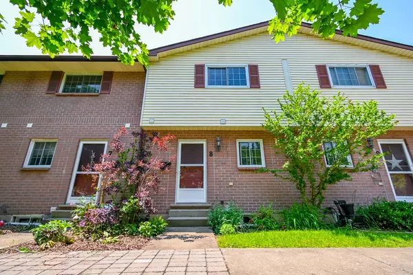 102 SILVAN DR #8, Welland, ON L3C 6C3