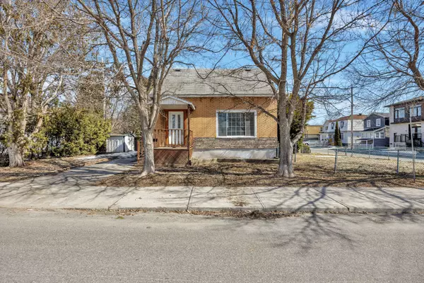 195 Baribeau ST, Vanier And Kingsview Park, ON K1L 7R4
